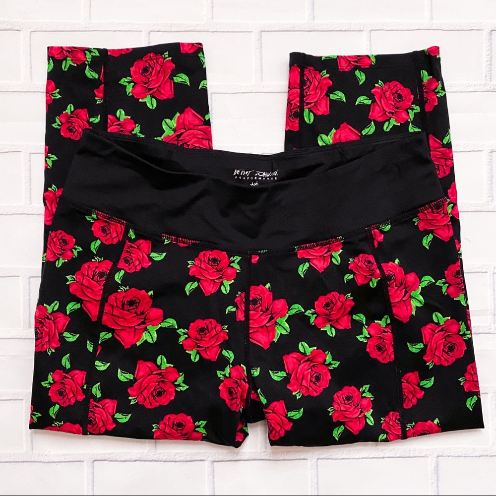 Betsey Johnson Black and Red Rose Print Cropped Activewear Pants 🌹